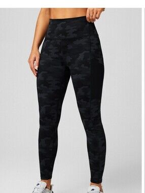 High-Waist Black Camo Compression Leggings- M
